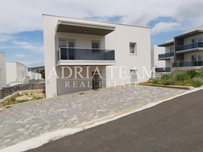 Apartmán, 2 ložnice + obývací pokoj