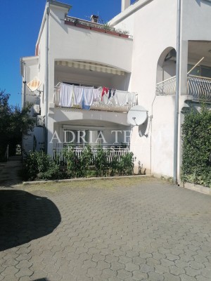 Byt, 2 ložnice + obývací pokoj