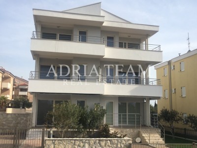 Apartmán, 4 ložnice + obývací pokoj